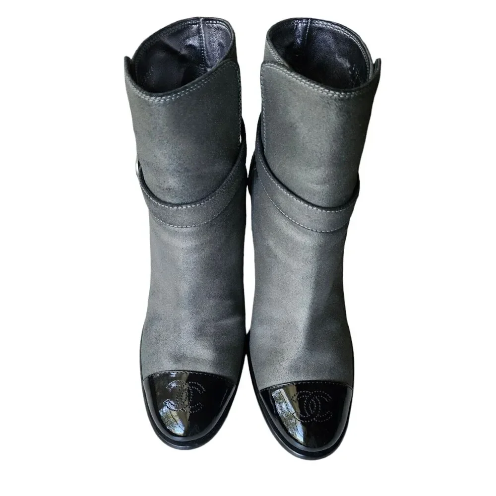 Chanel 22B CC Cap Toe Short Boot Size 39.5 8.5 9 Gray Suede Patent Black Leather
